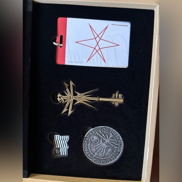 Bring Me the Horizon VIP Set - Picture 2 of 7